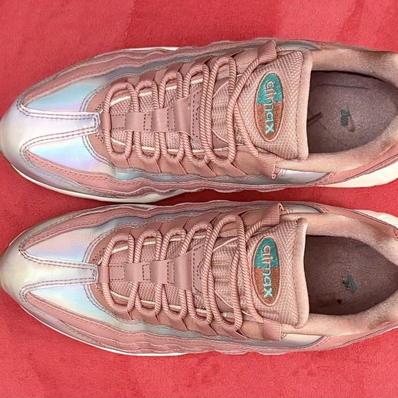 Athletic_Shoes